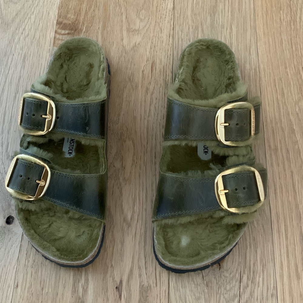 Spring Refresh 🌸 
BIRKENSTOCK Arizona Big Buckle Genuine Shearling
Lined Olive - Picture 4 of 10